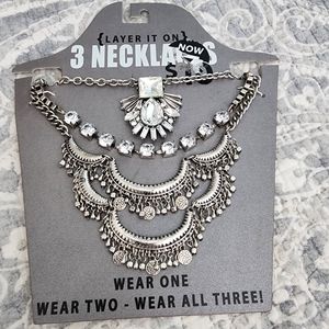 3 necklaces in 1! Silver necklace set.